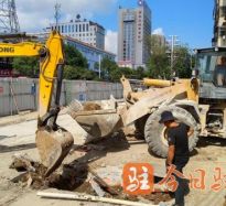 美国老妇人操逼毛片视频高温下的坚守｜道路建设者用汗水铺就畅通路